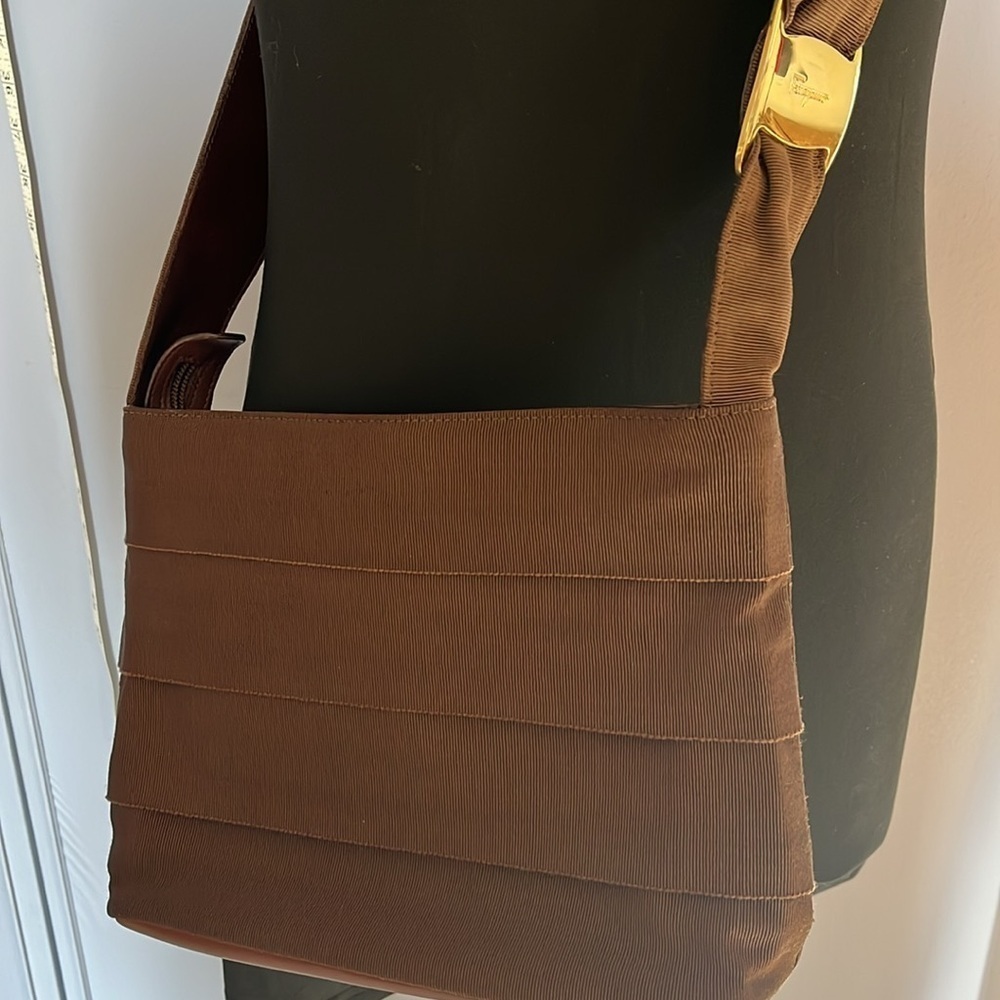 Vintage Salvatore Ferragamo Brown Grosgrain Ribbon Leather Brown Shoulder Bag - Picture 13 of 16